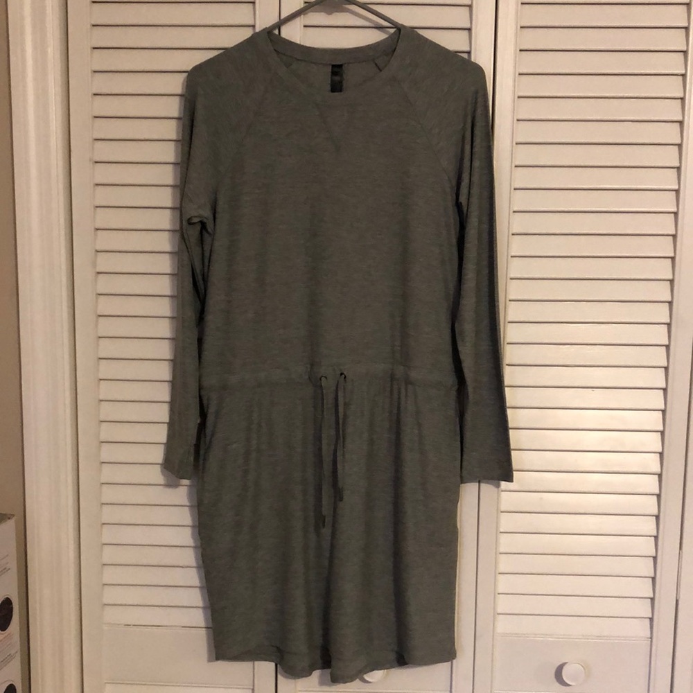 NWOT Kyodan XS Gray long sleeve dress w/ pockets